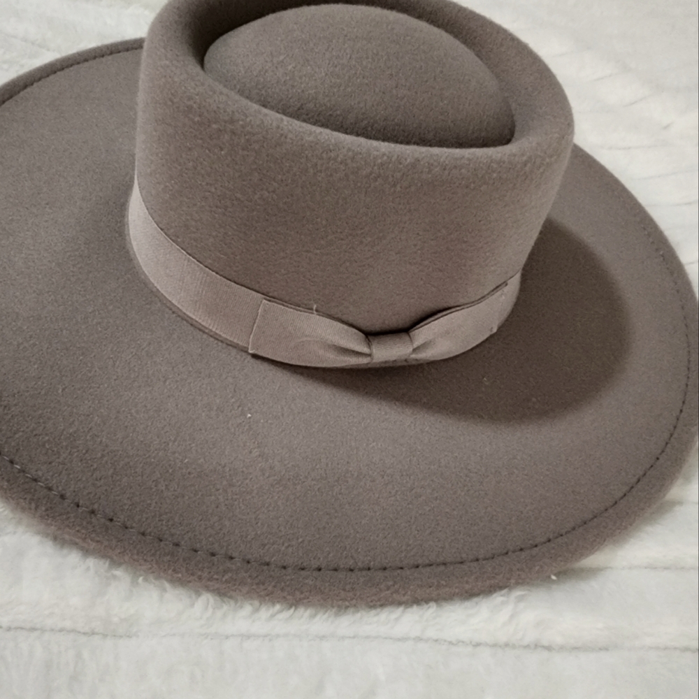 NWT Gray felt flat brim hat